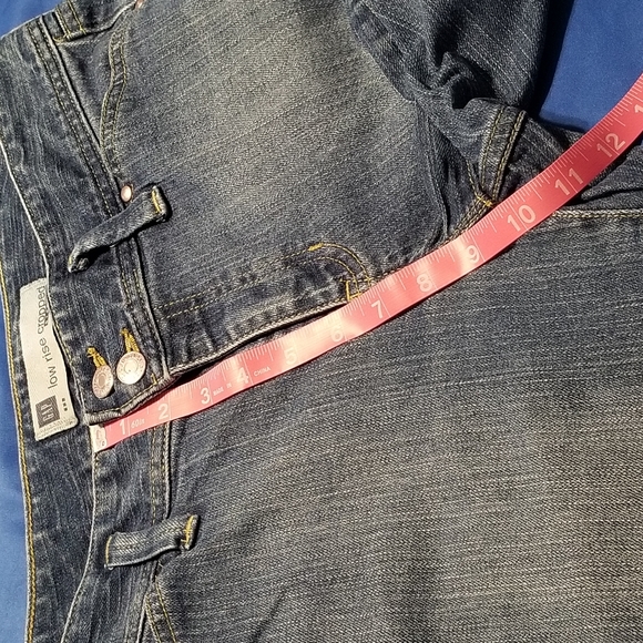 Gap Women's Low Rise Cropped Jean - Picture 4 of 10
